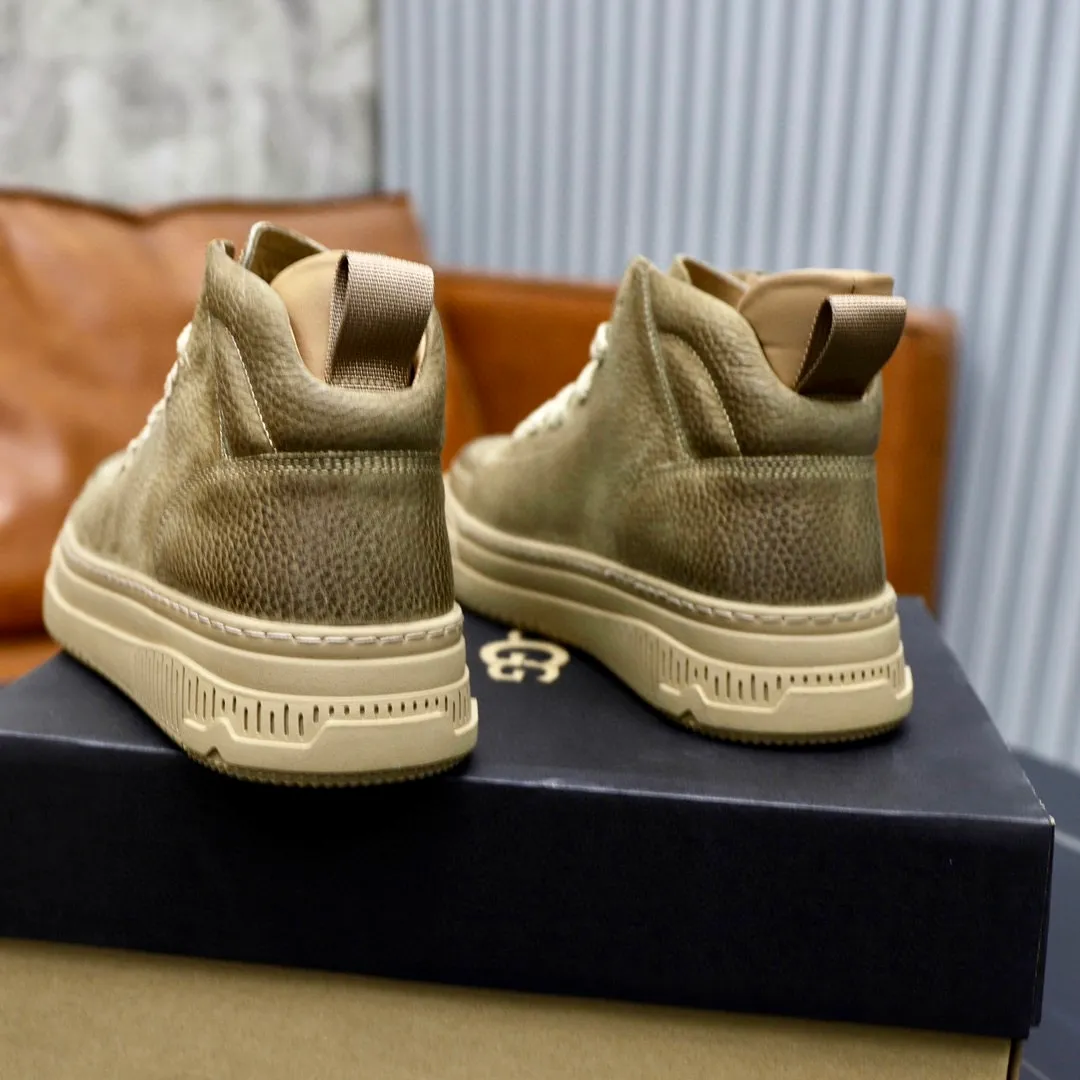 Ex-factory price: 640💰Thick wool imported from Australia Brand: UGG genuine purchasing agent Size: 38-44 Grade: Official website 1:1 Material: First layer of genuine leather waterproof and antifreeze upper Real wool lining Original non-slip soft wear-resistant outsole Style category: Men's casual shoes Trendy style Comfortable on the feet Color: Official website color synchronization